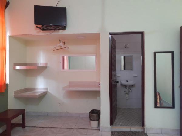 Hotel Avenida : photo 1 de la chambre chambre triple