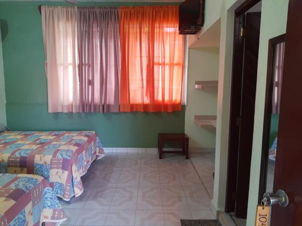 Hotel Avenida : photo 6 de la chambre chambre triple