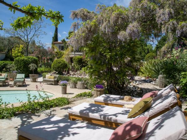 Hotel Les Messugues : photo 6 de la chambre chambre familiale deluxe