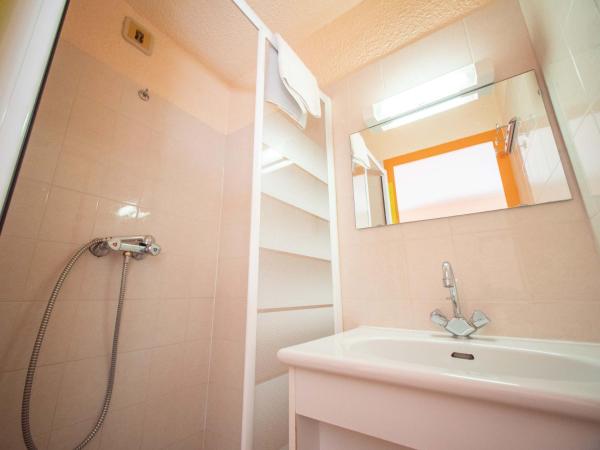 Chalet Annapurna : photo 5 de la chambre chambre quadruple avec douche