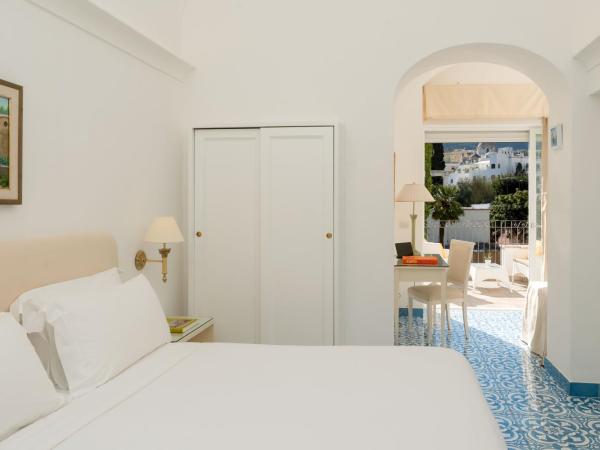 Hotel Syrene : photo 3 de la chambre chambre triple - vue sur jardin