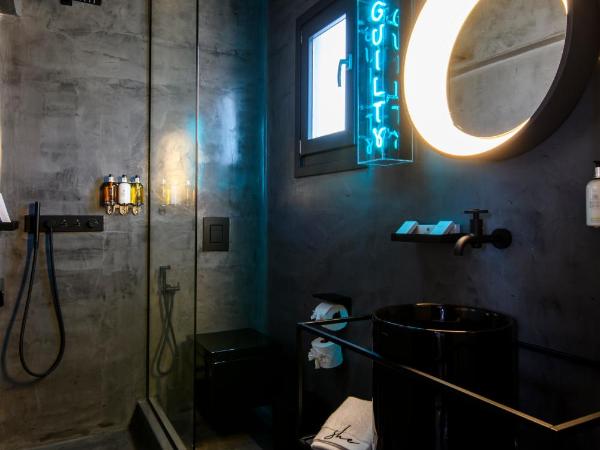 She Mykonos Boutique Hotel : photo 6 de la chambre suite lit queen-size – vue sur mer