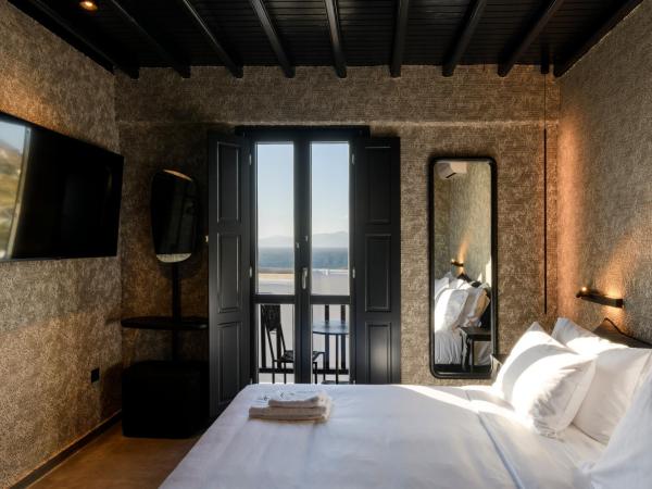 She Mykonos Boutique Hotel : photo 10 de la chambre chambre double deluxe avec balcon - vue sur mer