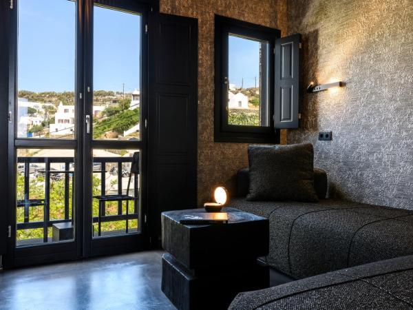 She Mykonos Boutique Hotel : photo 8 de la chambre suite lit queen-size – vue sur mer