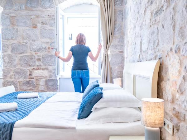 Luxury Rooms Lucija and Luka : photo 5 de la chambre chambre double ou lits jumeaux de luxe - vue sur vieille ville - narodni trg 10