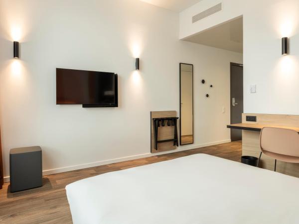 B&B HOTEL Namur : photo 4 de la chambre chambre double - accessible aux personnes à mobilité réduite 