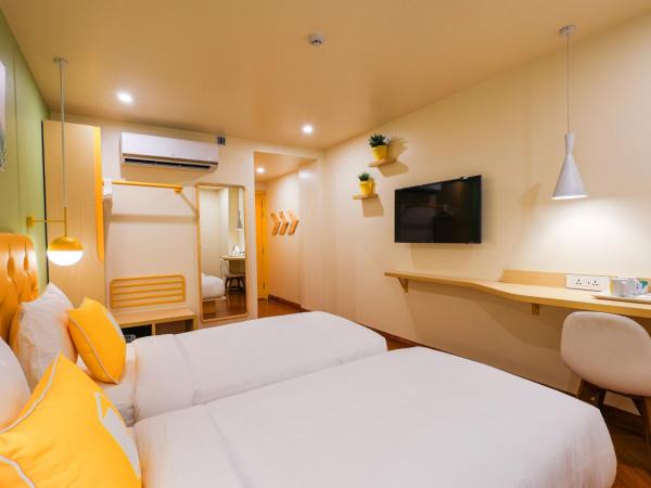 Bloom Hotel - Golf Course Road, Sector 43 : photo 1 de la chambre chambre lits jumeaux standard