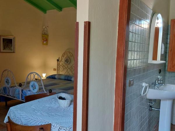 Agriturismo Agrisole : photo 2 de la chambre chambre double - vue sur jardin