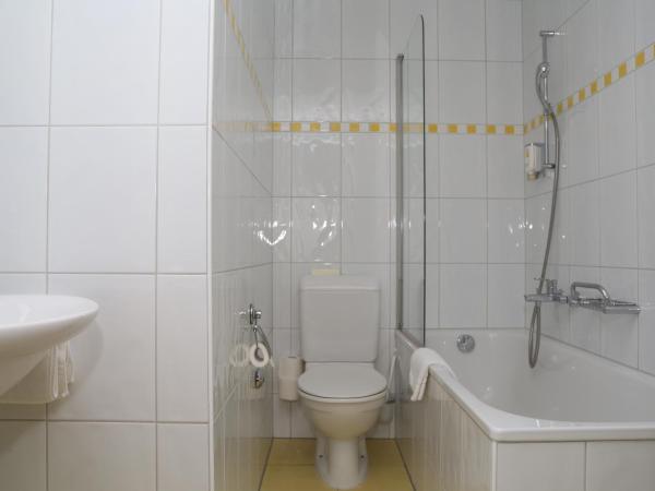 Hotel Crystal Interlaken : photo 5 de la chambre chambre simple supérieure avec vue sur rue