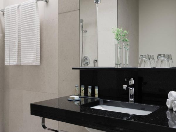 Renaissance Lucerne Hotel : photo 4 de la chambre chambre standard avec 1 lit king-size