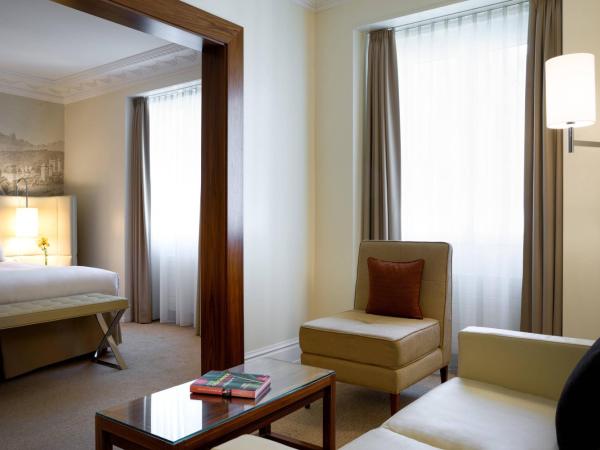 Renaissance Lucerne Hotel : photo 3 de la chambre suite studio renaissance avec 2 lits jumeaux/simples