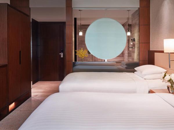 Courtyard by Marriott Hong Kong : photo 1 de la chambre chambre lits jumeaux deluxe - vue sur port