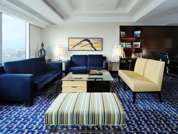 Courtyard by Marriott Hong Kong : photo 6 de la chambre chambre king exécutive avec accès au salon club