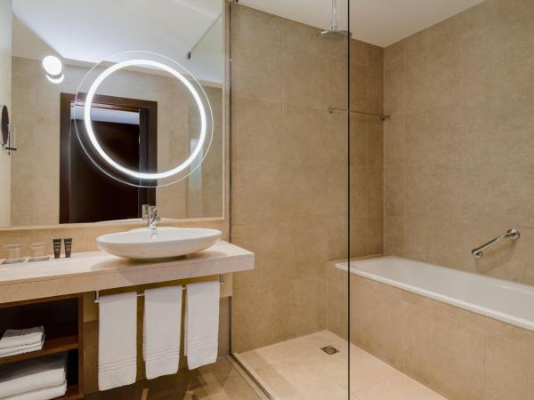 Sheraton Poznan Hotel : photo 5 de la chambre suite 1 chambre deluxe avec 1 lit king-size et accès au salon club