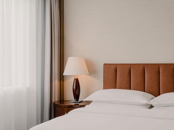 Sheraton Poznan Hotel : photo 2 de la chambre chambre 1 lit king-size classique