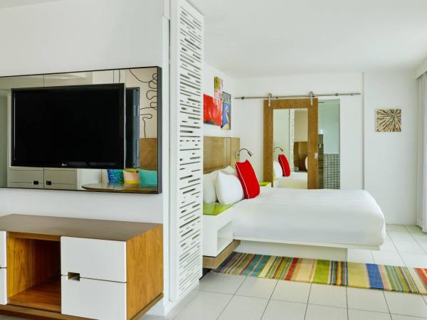 Royal Palm South Beach Miami, a Tribute Portfolio Resort : photo 3 de la chambre suite studio lit king-size