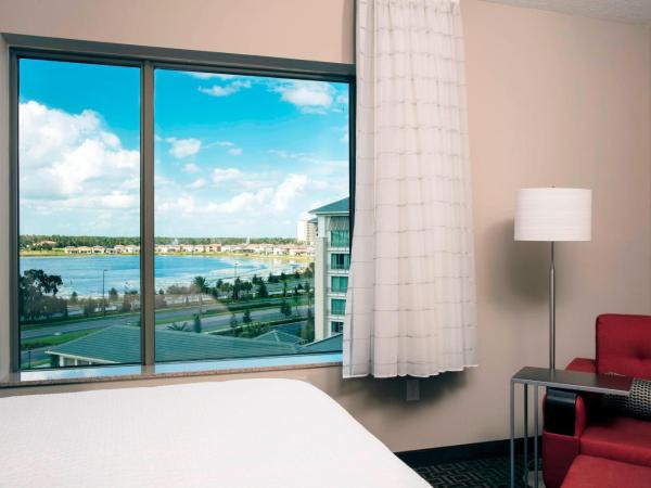 TownePlace Suites by Marriott Orlando Theme Parks Lake Buena Vista : photo 6 de la chambre studio lit king-size avec canapé-lit