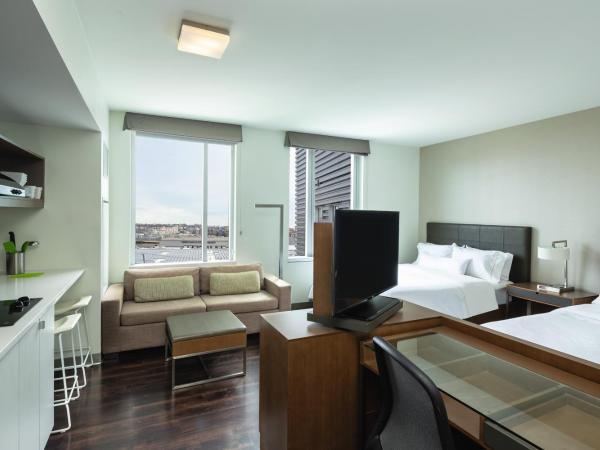 Element Boston Seaport District : photo 3 de la chambre suite studio avec 2 lits queen-size