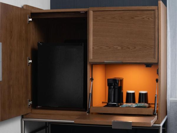 Courtyard by Marriott Calgary Downtown : photo 6 de la chambre chambre lit king-size