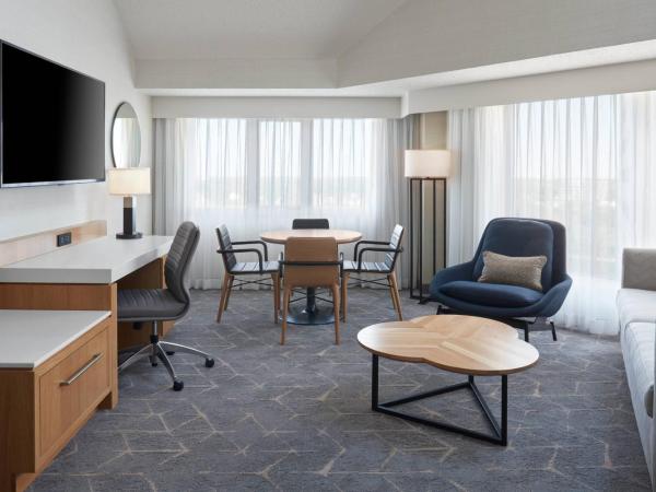 Delta Hotels by Marriott Saskatoon Downtown : photo 3 de la chambre suite lit queen-size deluxe