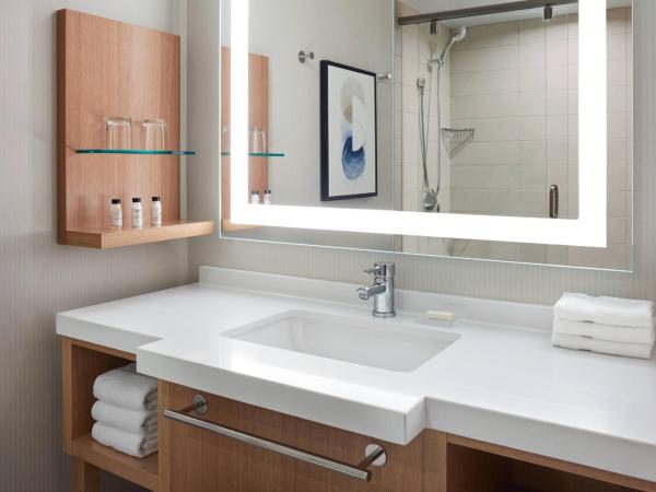 Delta Hotels by Marriott Saskatoon Downtown : photo 3 de la chambre chambre lit king-size