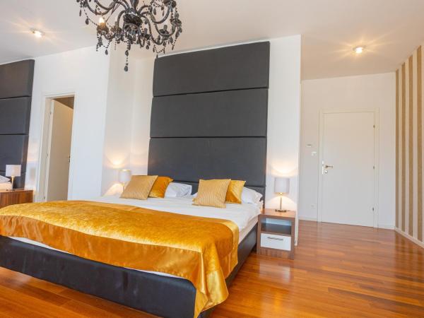 Perla Resort : photo 3 de la chambre chambre quadruple de luxe avec balcon et vue sur la mer