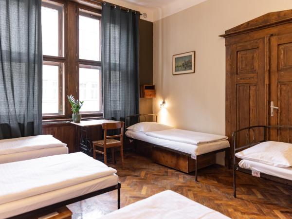 Sir Toby's Hostel : photo 2 de la chambre lit simple dans dortoir mixte de 6 lits