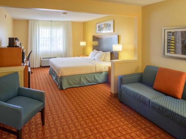 Fairfield Inn Indianapolis South : photo 2 de la chambre chambre lit king-size plus spacieuse avec canapé-lit