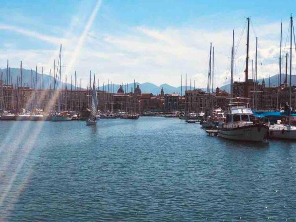 Boat and Breakfast : photo 9 de la chambre mobile home