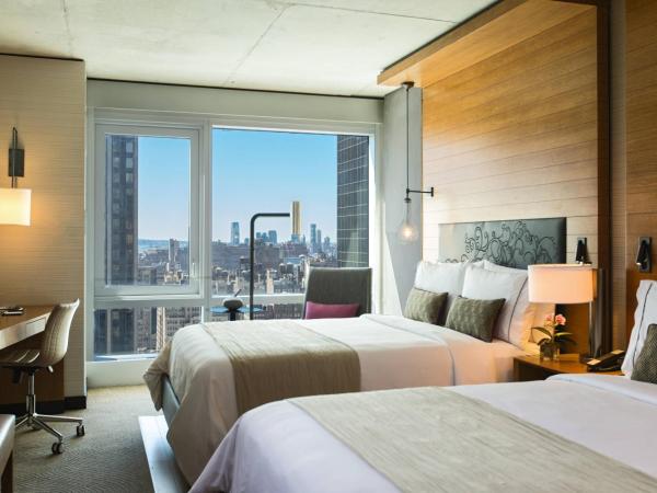 Renaissance New York Midtown Hotel : photo 2 de la chambre chambre lit queen-size - vue sur les toits