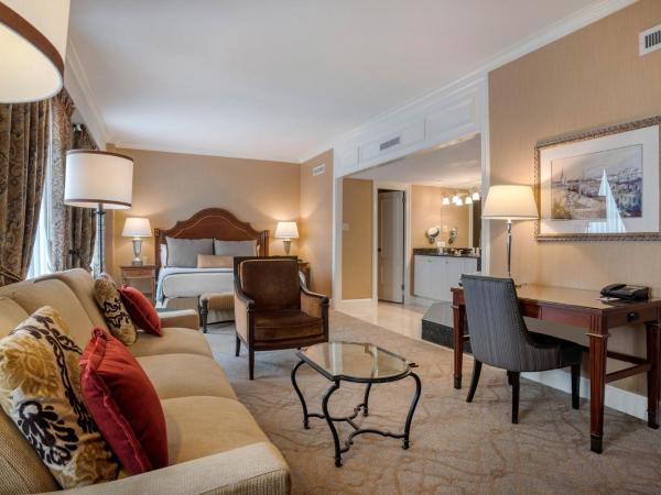 Omni Royal Orleans Hotel : photo 3 de la chambre suite lit king-size avec jacuzzi