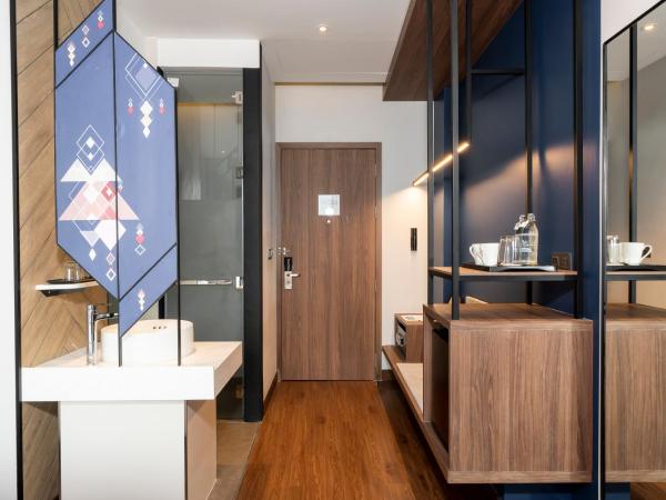 Centara Life Hotel Bangkok Phra Nakhon : photo 8 de la chambre chambre lit king-size deluxe