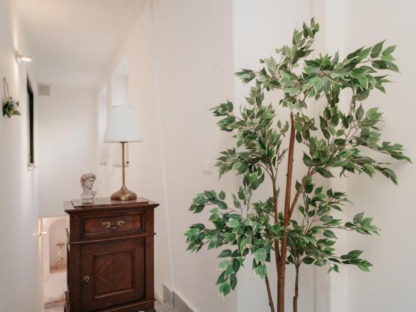 Il Cortile by Vista Napoli : photo 3 de la chambre appartement avec balcon