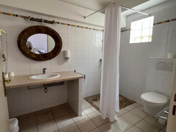 Hotel La Potiniere : photo 4 de la chambre chambre supérieure - vue sur mer - rez-de-chaussée