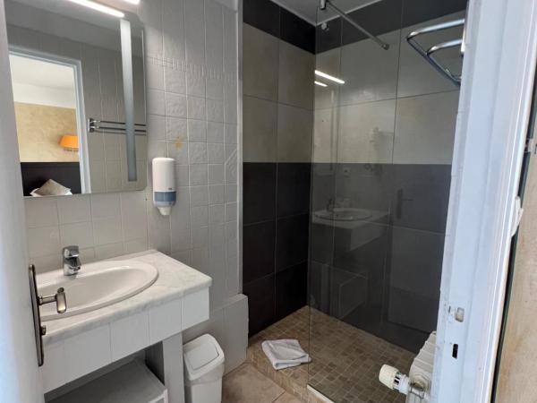 Hotel La Potiniere : photo 1 de la chambre chambre supérieure - vue sur mer