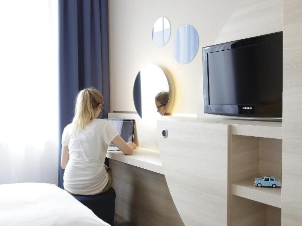 H2 Hotel Berlin-Alexanderplatz : photo 7 de la chambre chambre double ou lits jumeaux