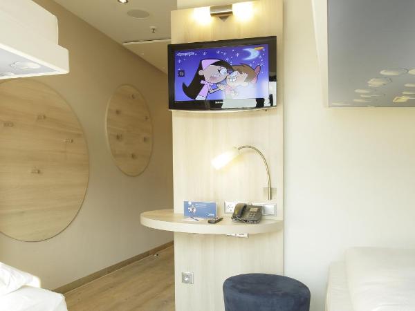 H2 Hotel Berlin-Alexanderplatz : photo 9 de la chambre chambre quadruple