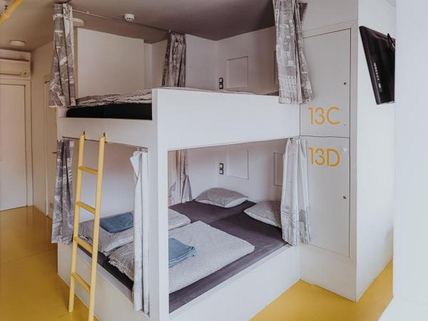 Private Rooms at Hostel63 : photo 3 de la chambre private comfort quadruple room with private bathroom