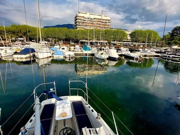 Voilier Sunbeam Yachts 27,5 à quai au Grand Port Aix les Bains : photo 3 de la chambre mobile home