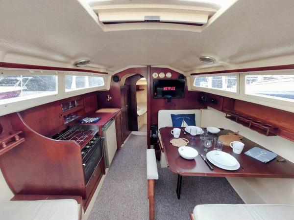 Voilier Sunbeam Yachts 27,5 à quai au Grand Port Aix les Bains : photo 9 de la chambre mobile home
