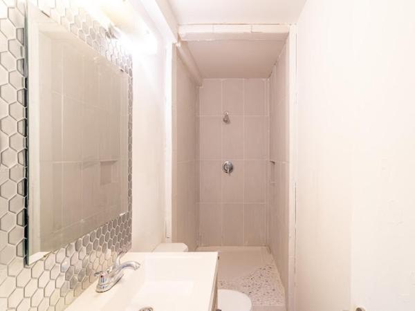 Cozy Private Home single rooms : photo 7 de la chambre chambre simple avec salle de bains commune