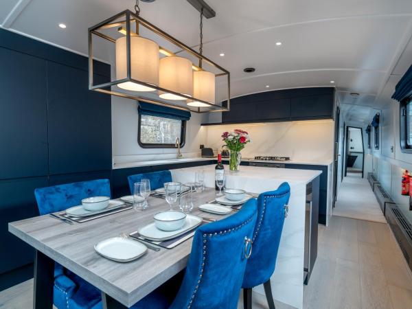 ALTIDO Elegant houseboat near Canary Wharf : photo 5 de la chambre maison 2 chambres