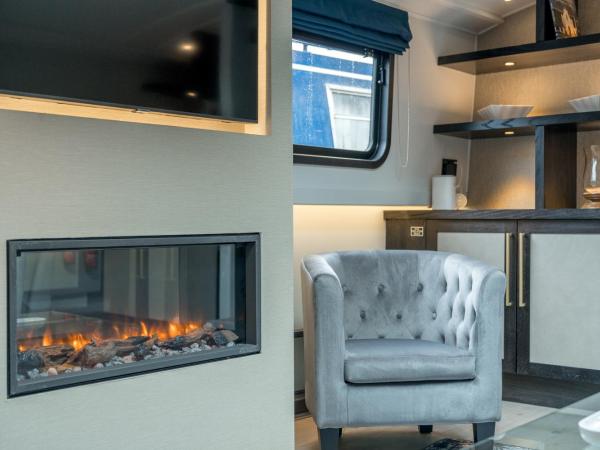 JOIVY Elegant houseboat near Canary Wharf : photo 6 de la chambre maison 2 chambres