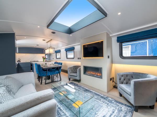 JOIVY Elegant houseboat near Canary Wharf : photo 8 de la chambre maison 2 chambres