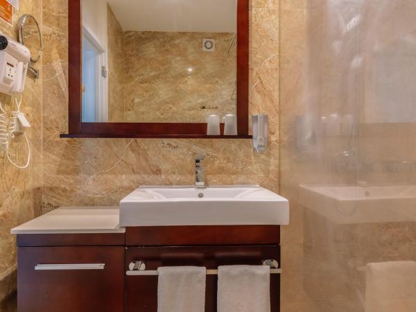 Muthu Clube Praia da Oura : photo 3 de la chambre appartement 1 chambre de luxe - vue sur mer ou piscine (2 adultes)