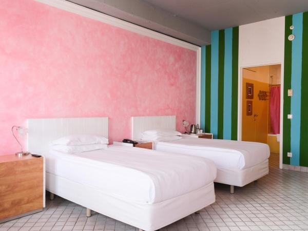 The Marmara Antalya : photo 2 de la chambre chambre double ou lits jumeaux - vue sur ville