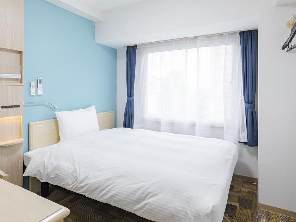 Toyoko Inn Kyoto Nijojo Minami : photo 1 de la chambre chambre double avec petit lit double - fumeurs