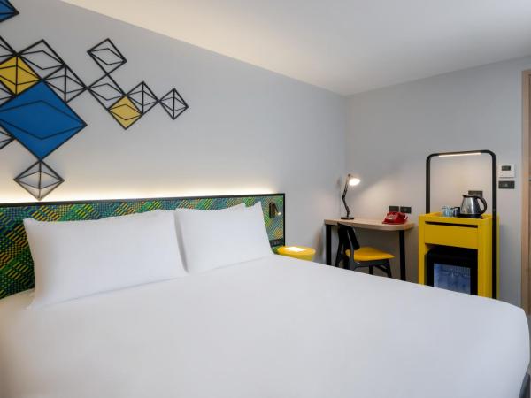 ibis Styles Bangkok Silom : photo 5 de la chambre luxueuse chambre king avec balcon