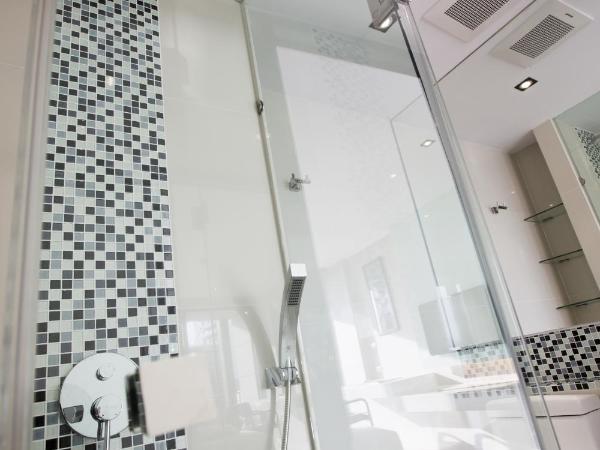 Serenotel Pattaya : photo 6 de la chambre chambre double deluxe - vue partielle sur mer