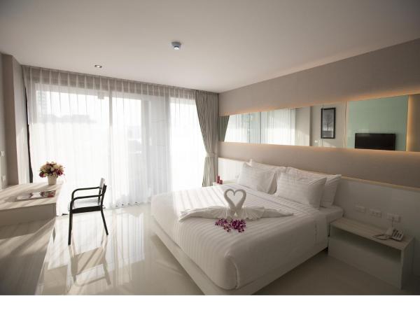 Serenotel Pattaya : photo 5 de la chambre chambre double deluxe - vue partielle sur mer